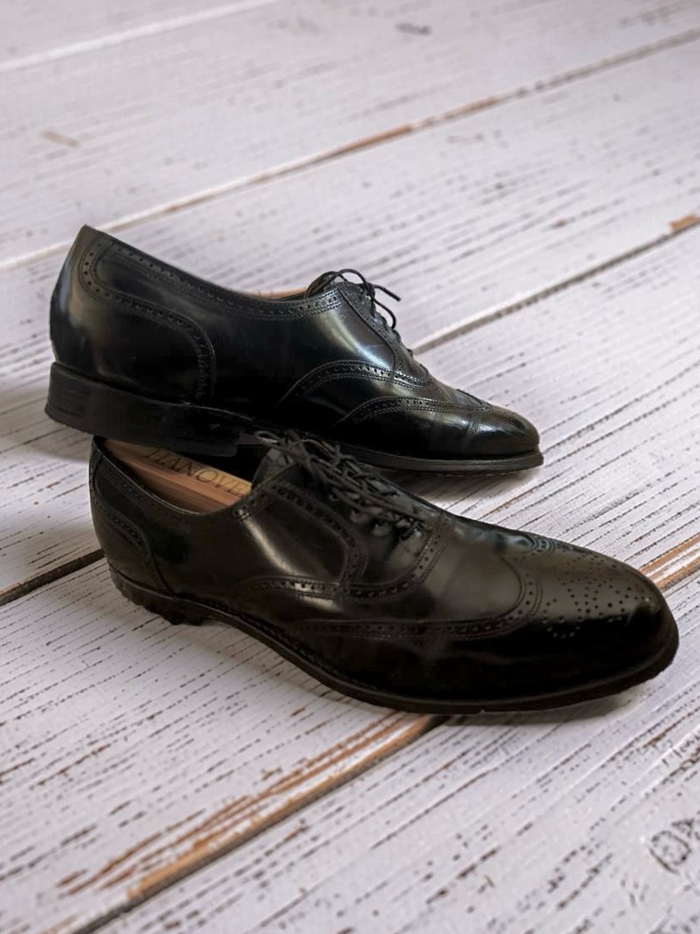 Hanover Men’s Shoes 10.5 B All Black Leather Wingtip Oxfords W/Wooden Stretchers